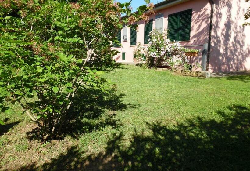 בית מלון כפרי La Casa Rosa