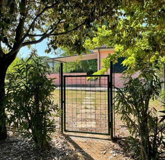 בית מלון כפרי La Casa Rosa