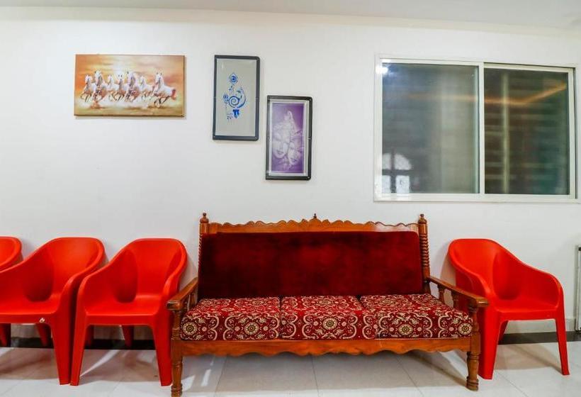 호텔 Spot On 63028 Mukunda Nilaya