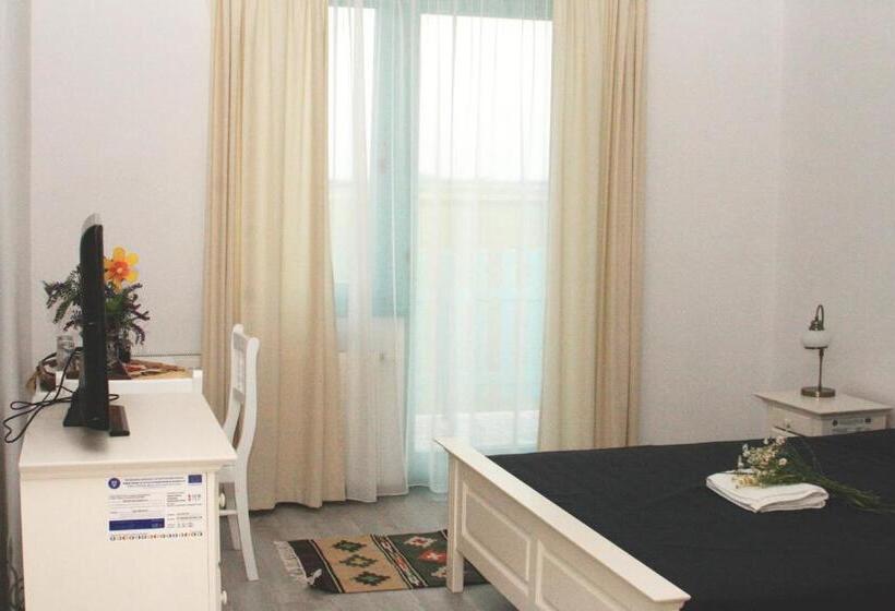 פנסיון Frăgăria