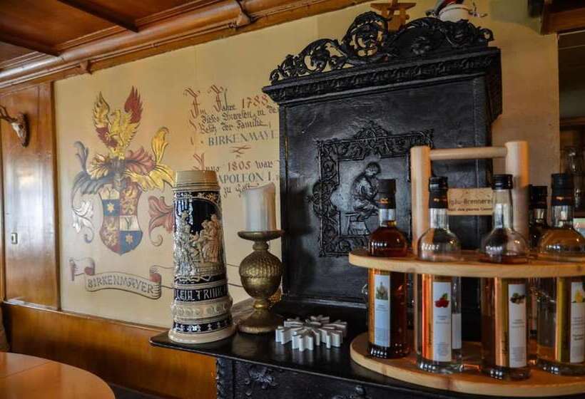 بنسيون Gasthof Zum Ritter   A Cozy Historical Landmark