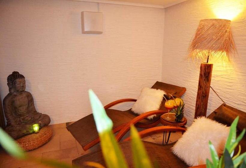 بنسيون Gasthof Zum Ritter   A Cozy Historical Landmark