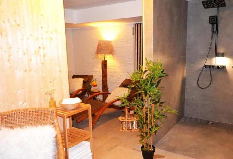 بنسيون Gasthof Zum Ritter   A Cozy Historical Landmark