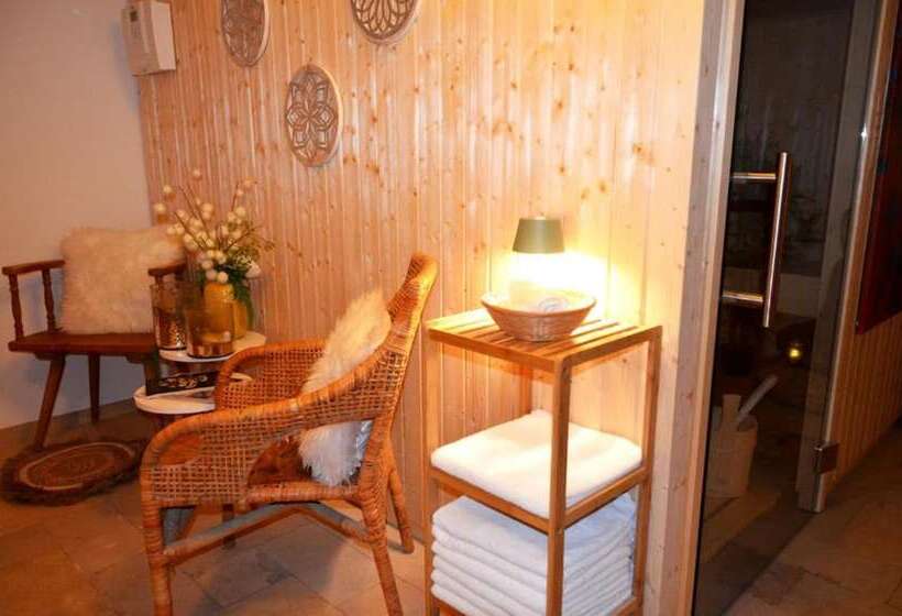 بنسيون Gasthof Zum Ritter   A Cozy Historical Landmark