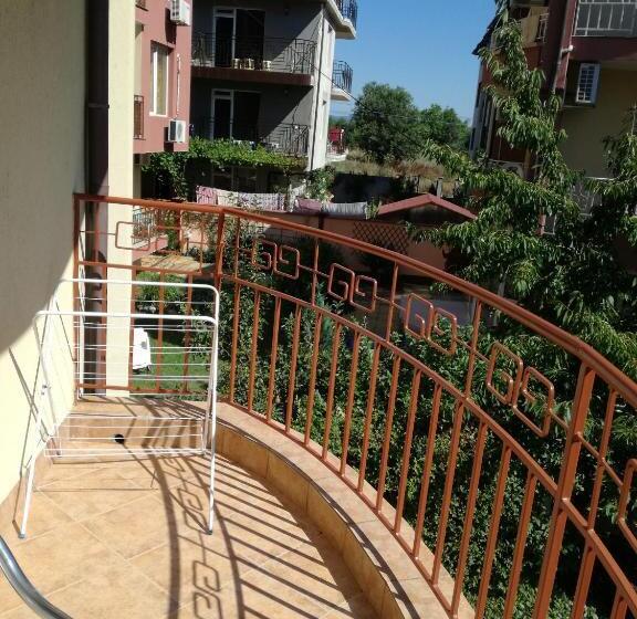 פנסיון Guest House Radiana