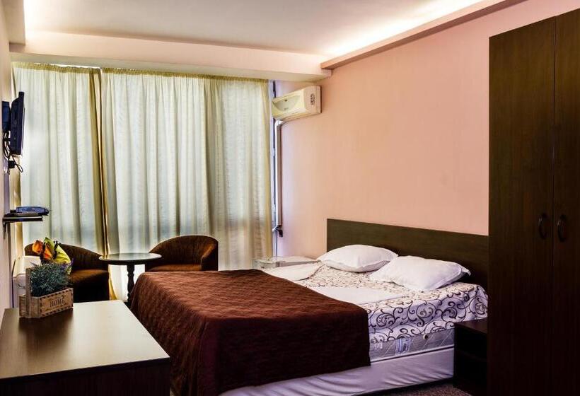 ペンション Sezoni South Burgas