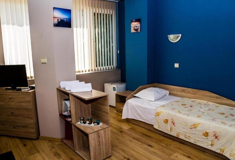 ペンション Sezoni South Burgas