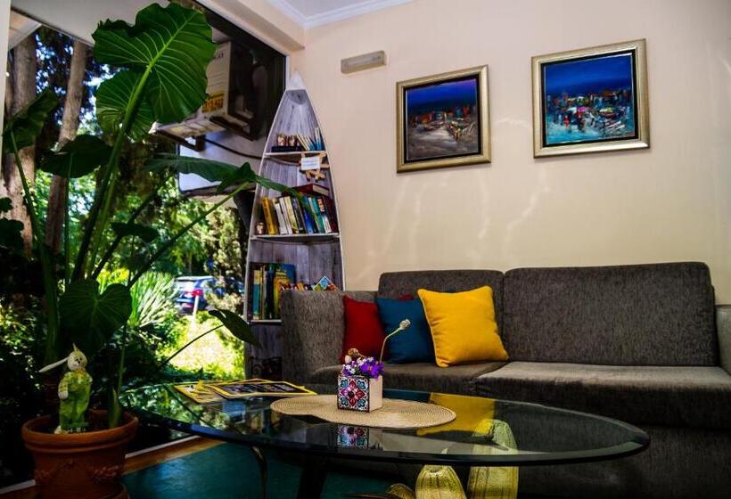 ペンション Sezoni South Burgas