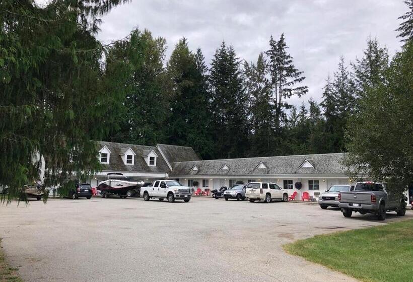 Pines Motel