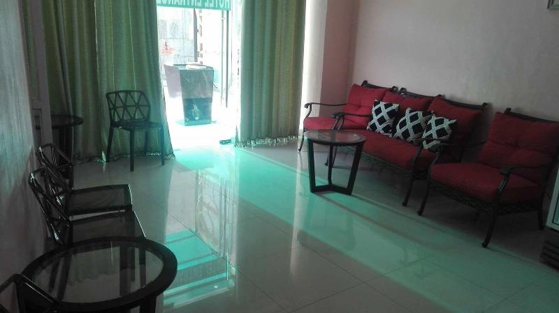 فندق صغير Meaco Royal Hotel   Tabaco