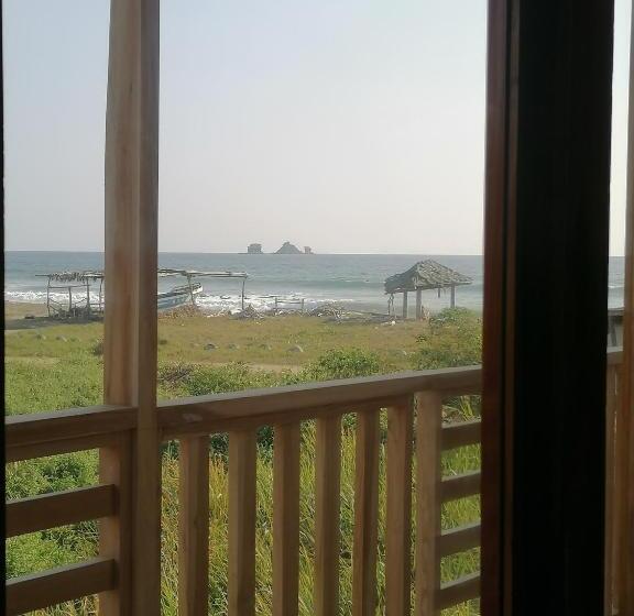 Bed and Breakfast Wipeout Cabaña Restaurant