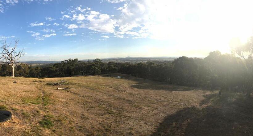 בית מלון כפרי Hilltop Tiny House By Tiny Away