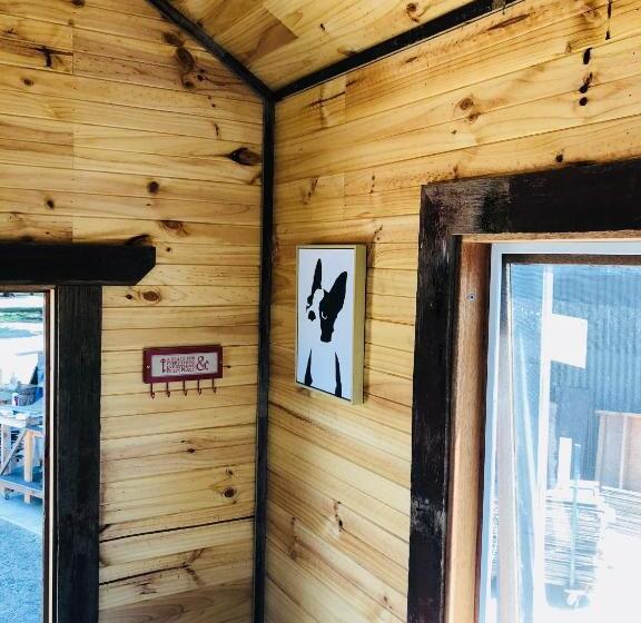 בית מלון כפרי Hilltop Tiny House By Tiny Away