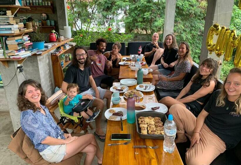 Общежитие Hermanos Perdidos Surf