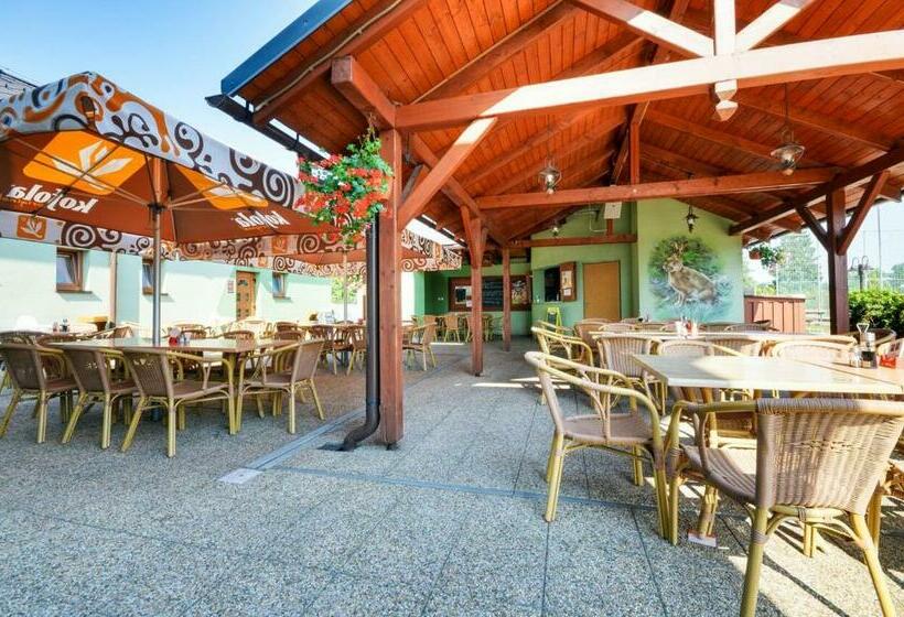 פנסיון Restaurace A Penzion Kamenec