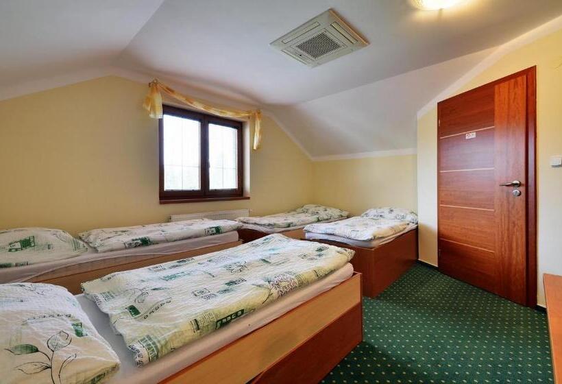 פנסיון Restaurace A Penzion Kamenec