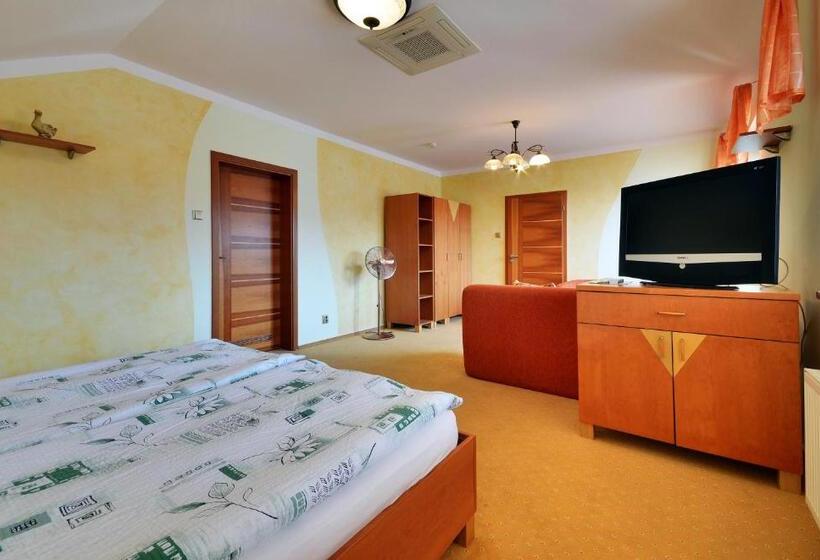 פנסיון Restaurace A Penzion Kamenec