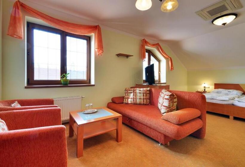 פנסיון Restaurace A Penzion Kamenec