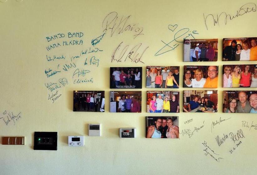 פנסיון Restaurace A Penzion Kamenec