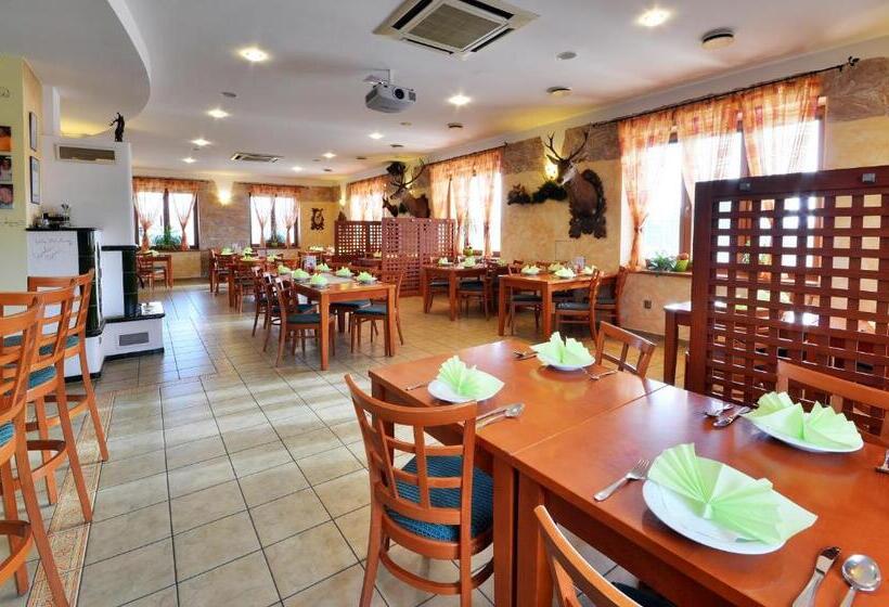 פנסיון Restaurace A Penzion Kamenec