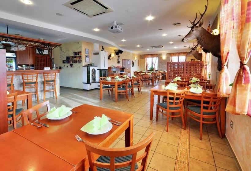 פנסיון Restaurace A Penzion Kamenec