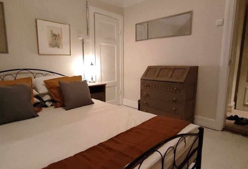 Пансион The Garden Hill