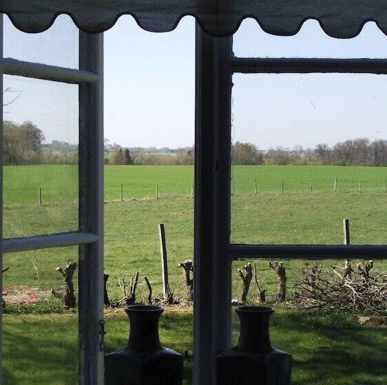 Пансион The Garden Hill