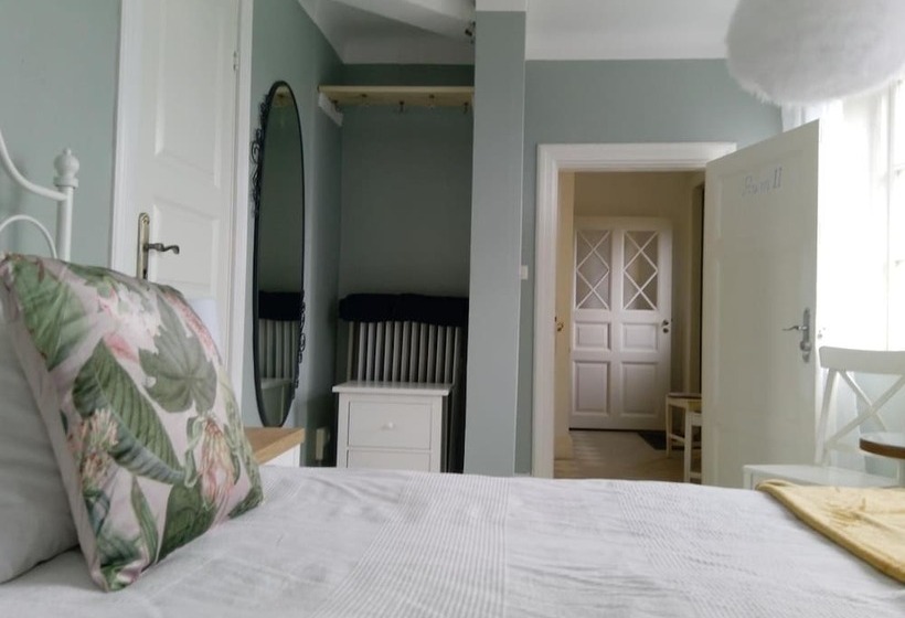 Пансион The Garden Hill