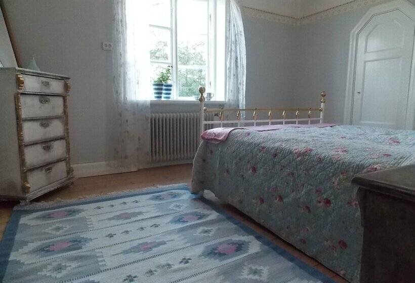 Пансион The Garden Hill