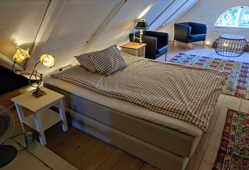 Пансион The Garden Hill