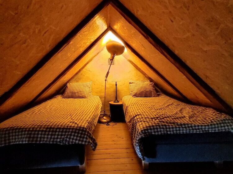 Пансион The Garden Hill