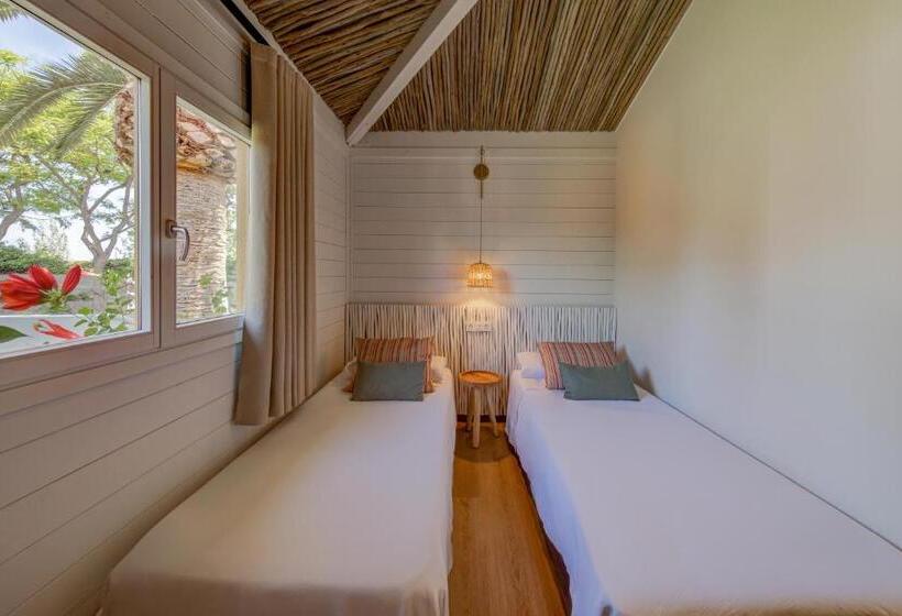 هتل Camping & Resort Sangulí Salou