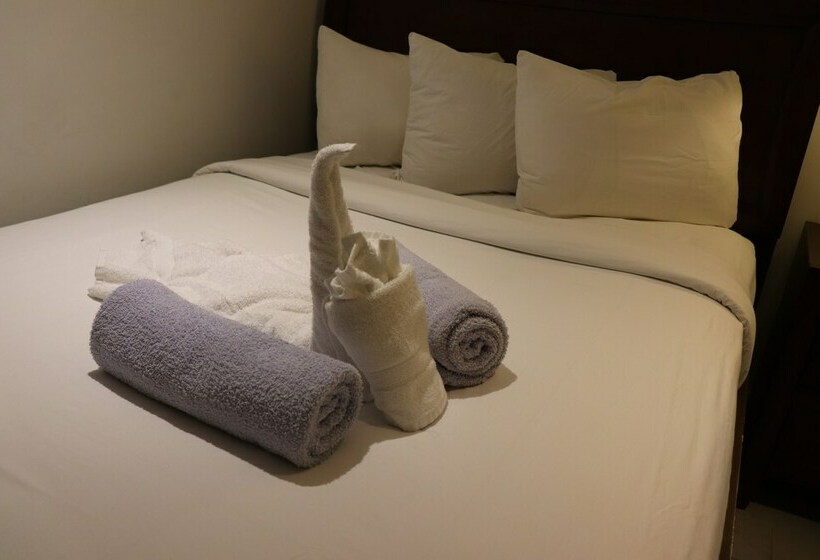 Отель On Hollywood Beach Affordable Two Bedrooms Sleeps 6 With Two Bathrooms