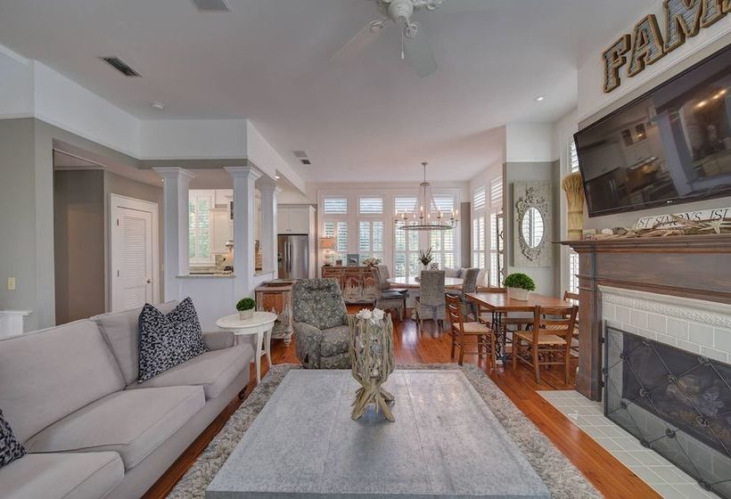 18 Coast Cottage Lane By Hodnett Cooper