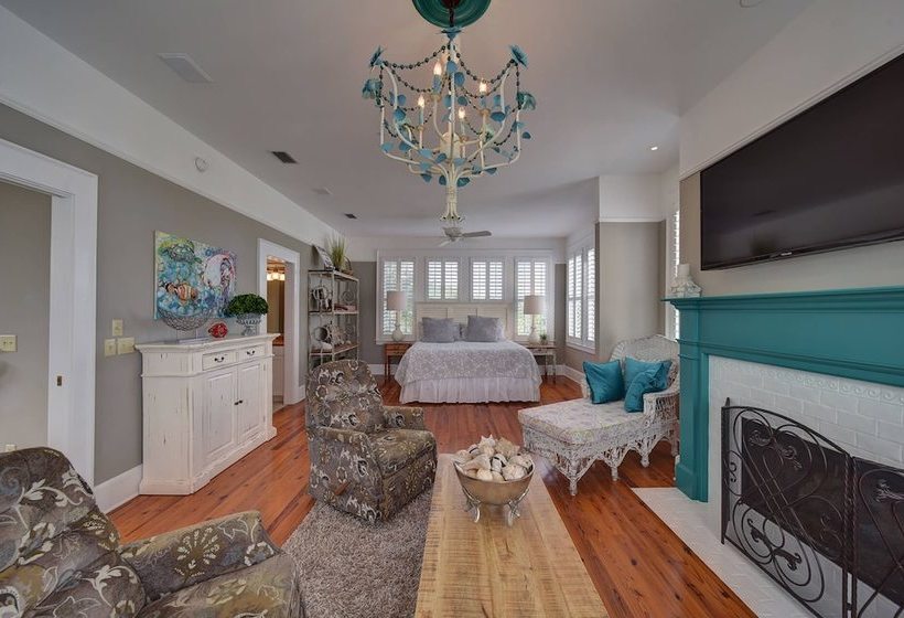 18 Coast Cottage Lane By Hodnett Cooper