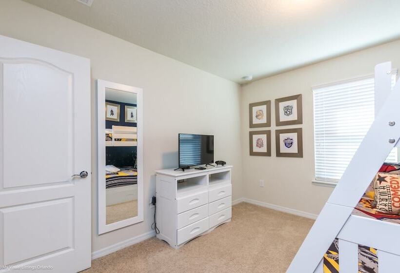 7 Bd 5.5 Bh Villa Game Room Pool Spa