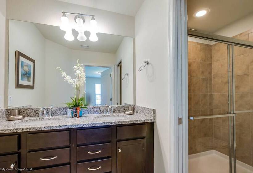 7 Bd 5.5 Bh Villa Game Room Pool Spa