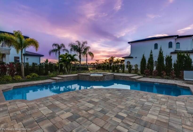 7 Bdrmstheatergamermpoolmansion