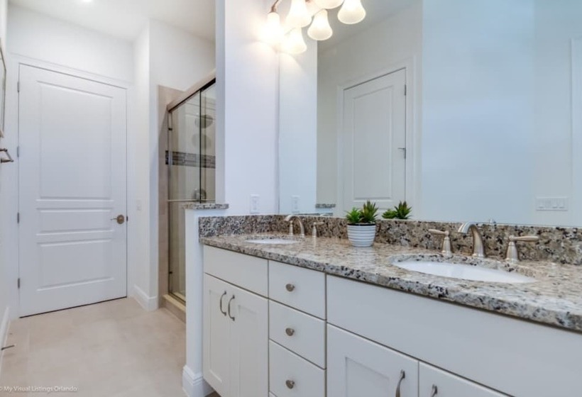 7 Bdrmstheatergamermpoolmansion