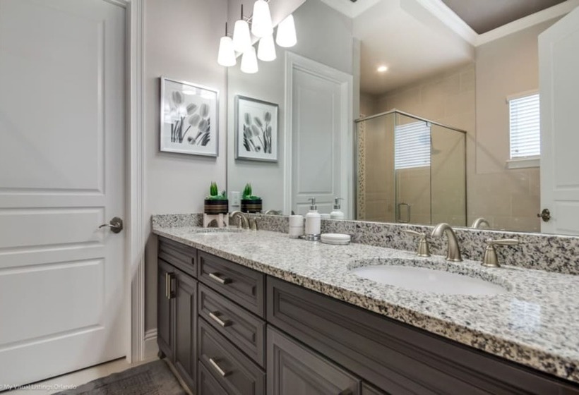 7 Bdrmstheatergamermpoolmansion