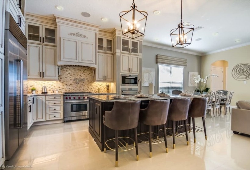 7 Bdrmstheatergamermpoolmansion