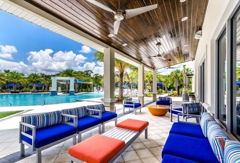 8 Bedroom 6 Bathroom Villa