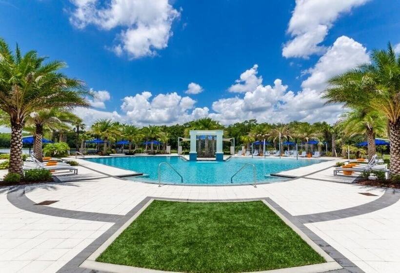 8 Bedroom 6 Bathroom Villa