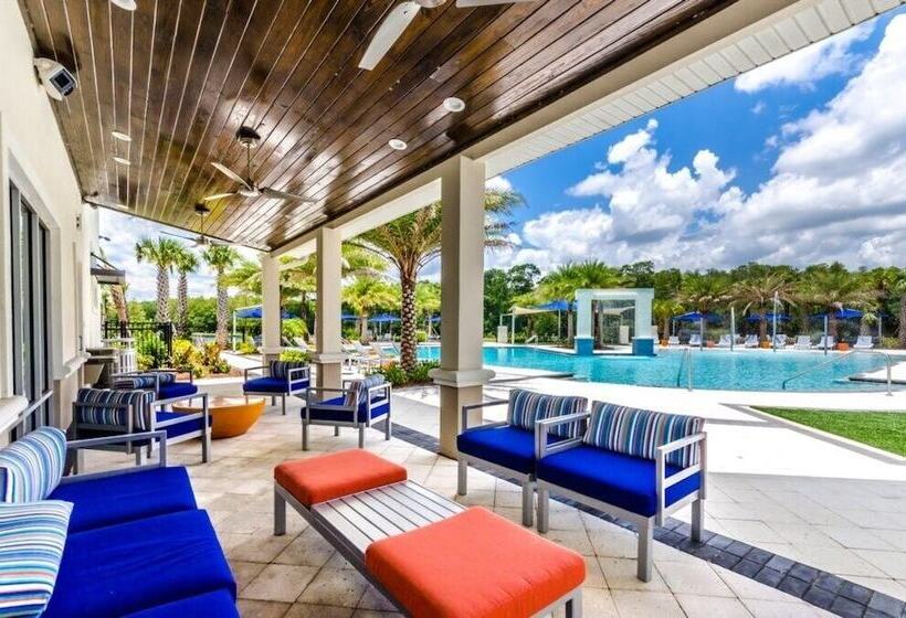 8 Bedroom 6 Bathroom Villa