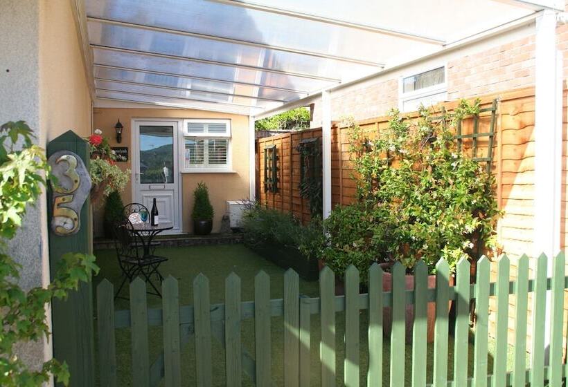 Relaxing Studio   Sauna   Luxe Bed   Pet Friendly