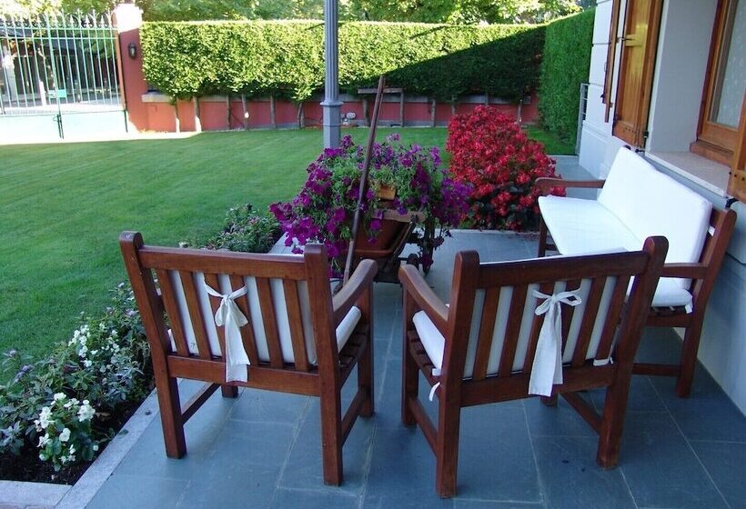 Apartamentos La Torreta Del Llac