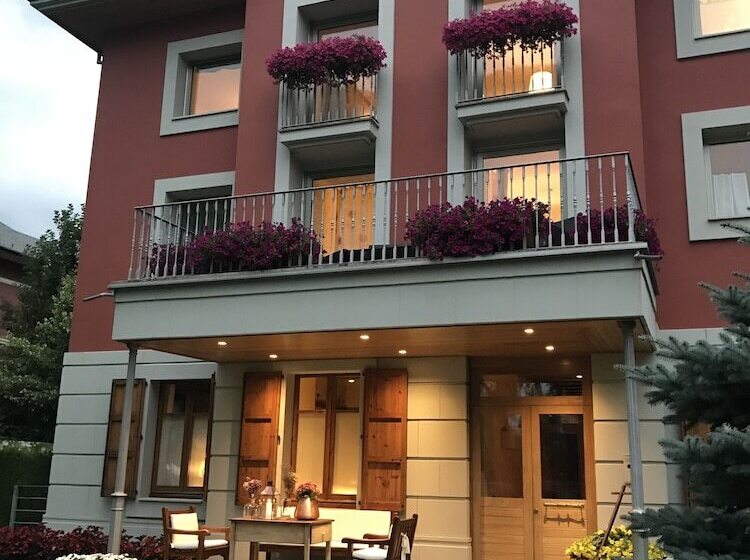 Apartamentos La Torreta Del Llac