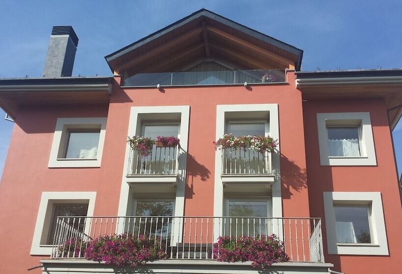 Apartamentos La Torreta Del Llac