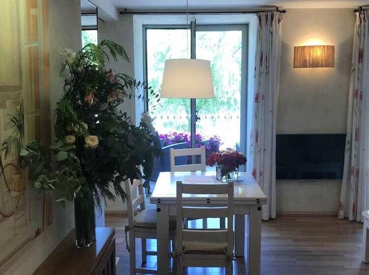 Apartamentos La Torreta Del Llac