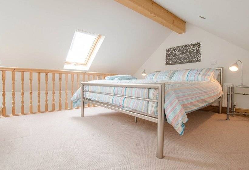 Beach Breeze Croyde 2 Bed, Sleeps 4 5, Sea Beach Views